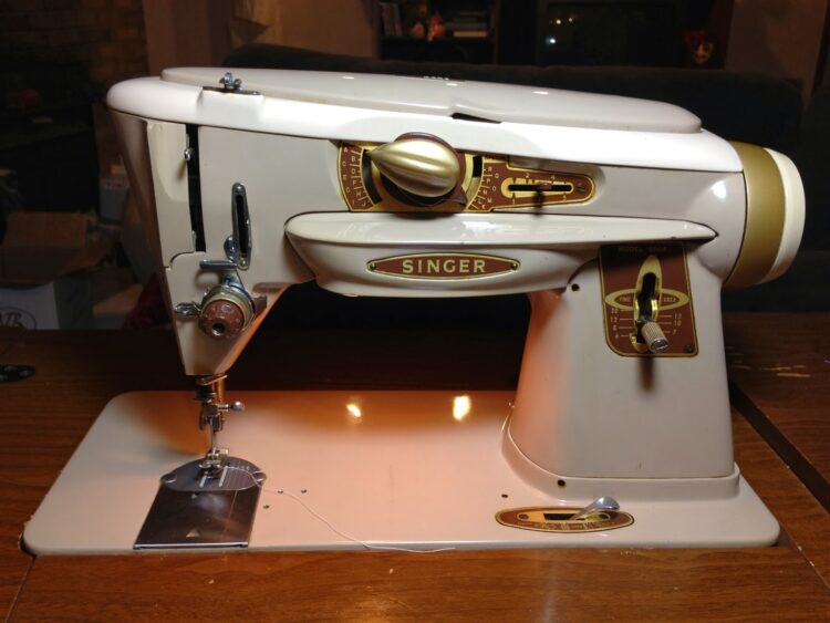 Wednesday, May 31, 1 – 4 pm
Steve Pauling
One reason older mechanical machines are being rediscovered and appreciated is that sewers can perform most maintenance procedures themselves! We will open up the 