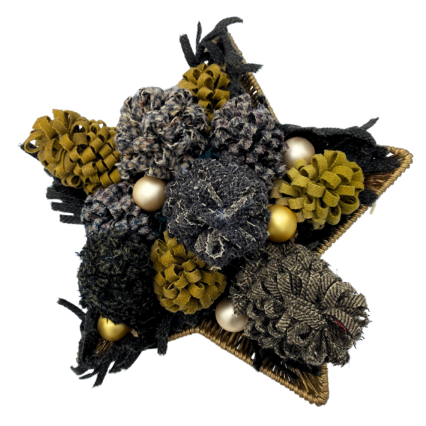 Etoile Jensen Pinecone Arrangement