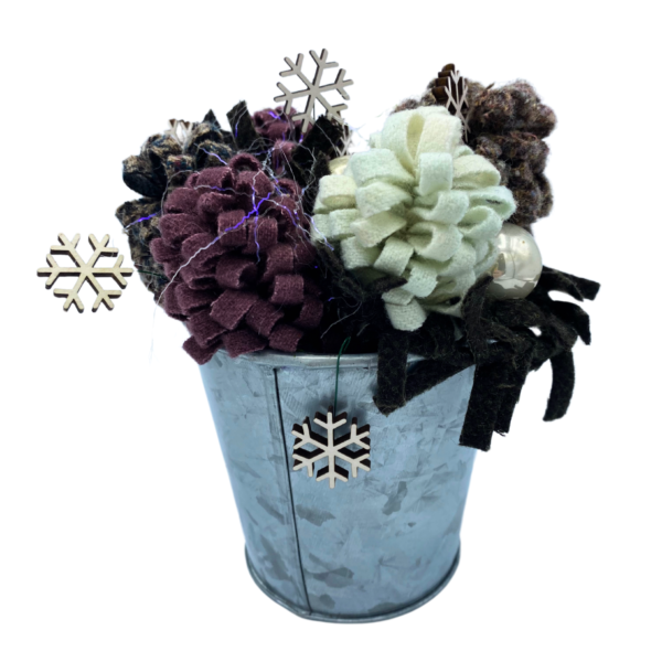 Etoile Jensen Pinecone Arrangement