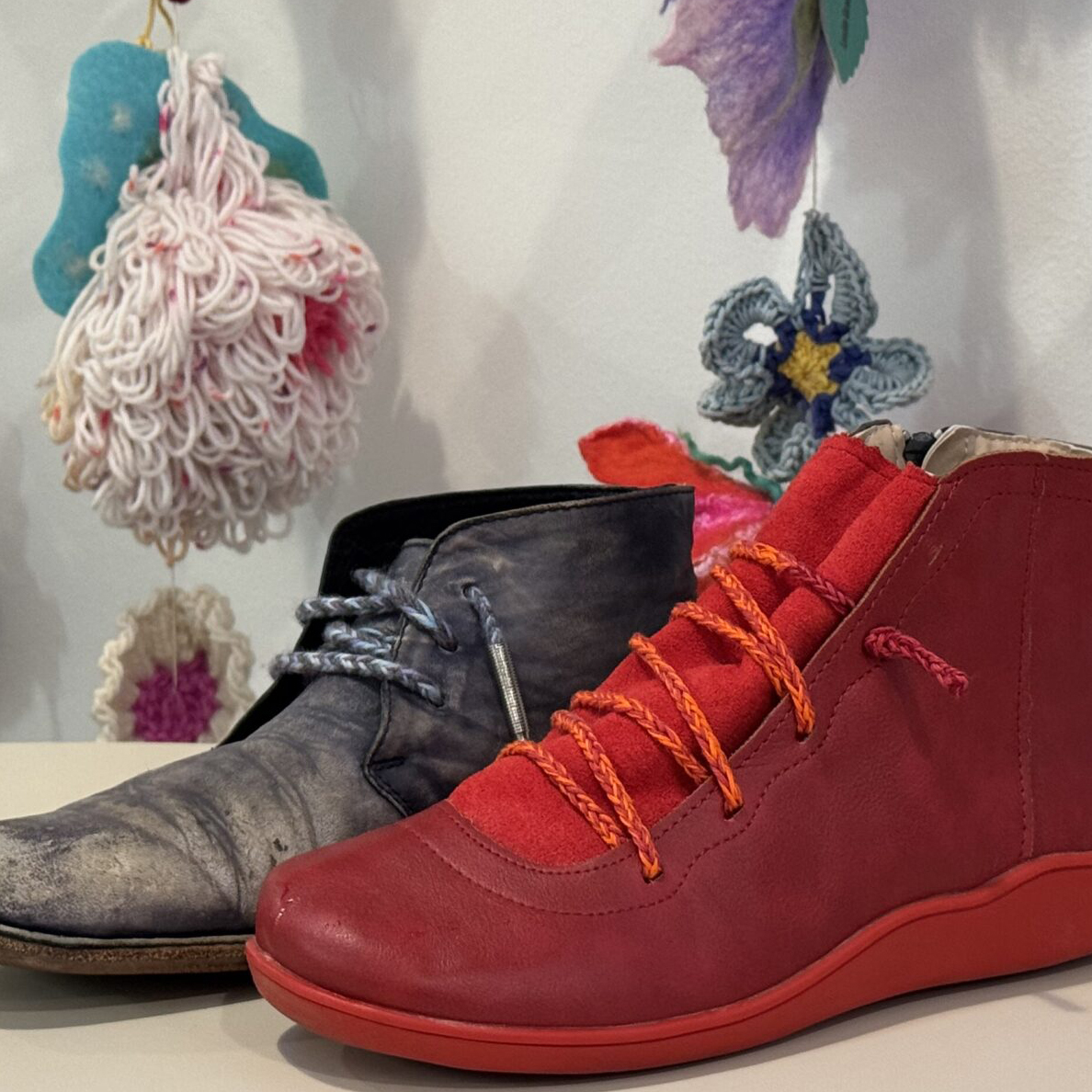 Braided Shoelaces on a Lucet Fork